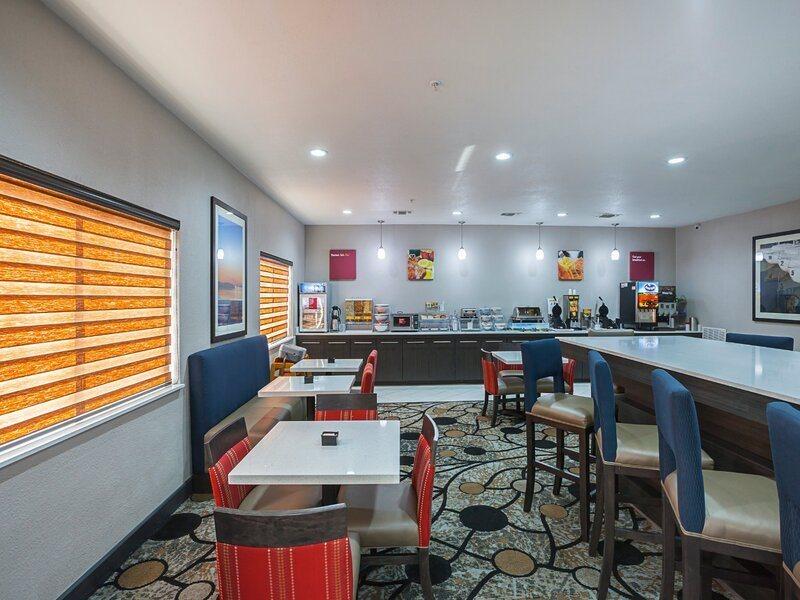 Comfort Suites Луисвил Екстериор снимка